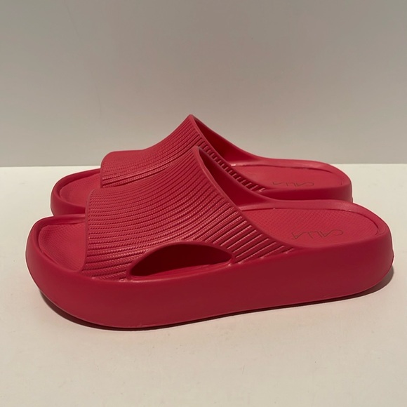 CALIA by Carrie Underwood Shoes - CALIA Molded Rubber Platform Sandals Women’s Size 8 Pink Comfort Slip On Slides